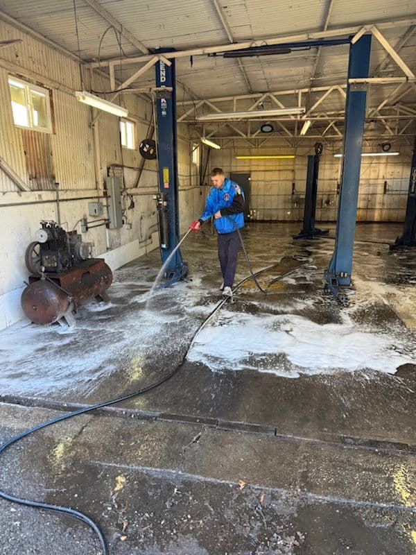 Gallery photos for Warehouse Floats: Power-Packed Cleaning in Auburn: Image #2