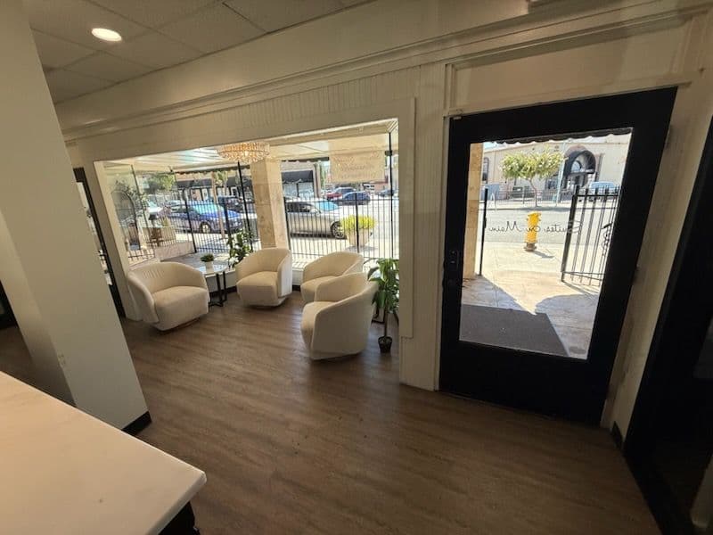Transform Your Salon with Our Window Cleaning image