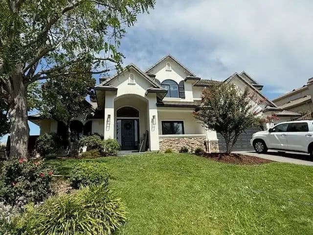 Gallery photos for Transforming Homes with Crystal-Clear Windows: Image #1